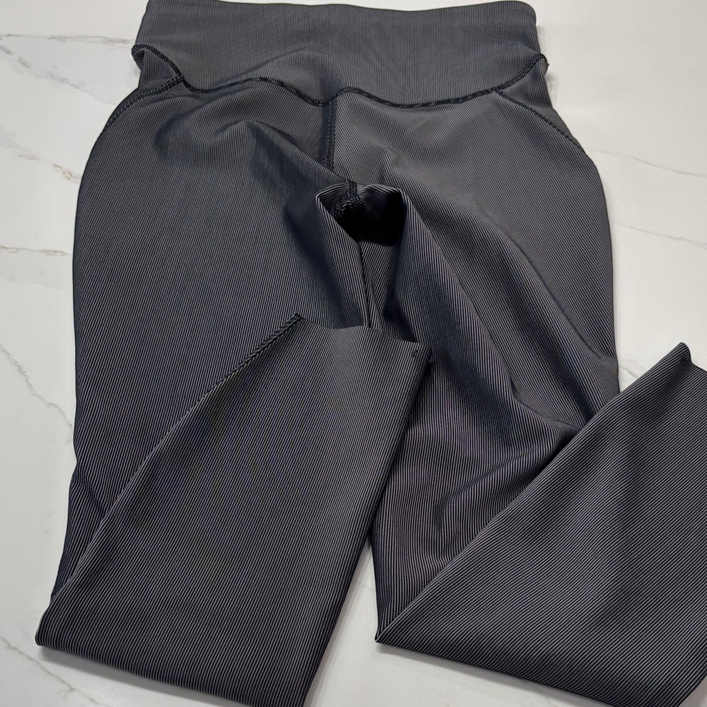 Lululemon Athletica Charcoal Leggings - Picture 6 of 15